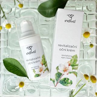 Ideální oční krém pro zralou, křehkou a sušší pleť poskytuje intenzivní hydrataci a výživu. Krém obsahuje výtažky ze...